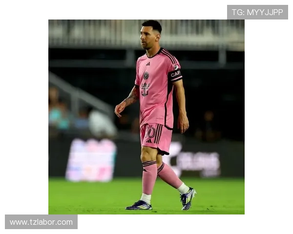 全球足球焦点:梅西领衔新赛季豪华阵容,各大俱乐部引援动作频繁 全球足球焦点:梅西领衔新赛季豪华阵容,各大俱乐部引援动作频繁